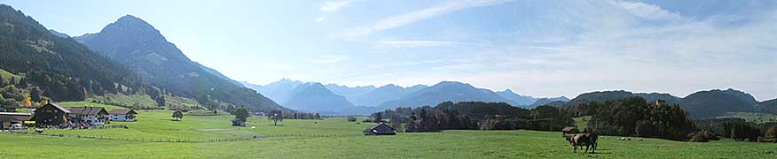 Das Illertal mit Blick nach Oberstdorf von Hinang aus